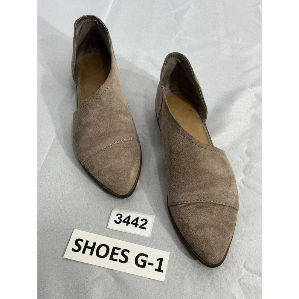 Womans crown Vintage Shay Size 6.5 M Beige Slip On Pointed Toe Cut Out Flats